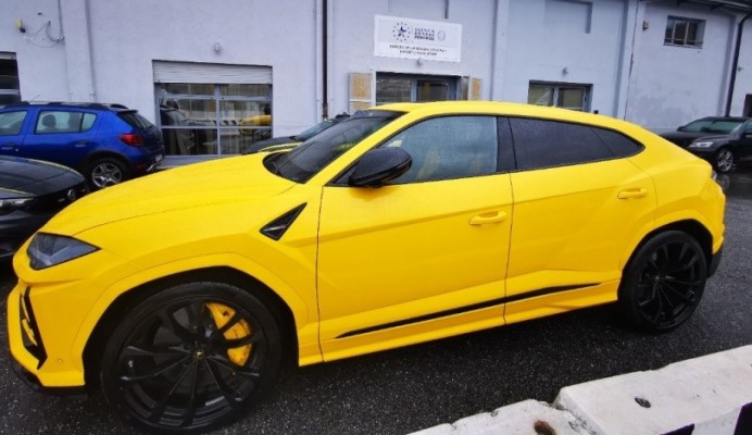 Operazione Tuning: scatta il sequestro una Lamborghini Urus